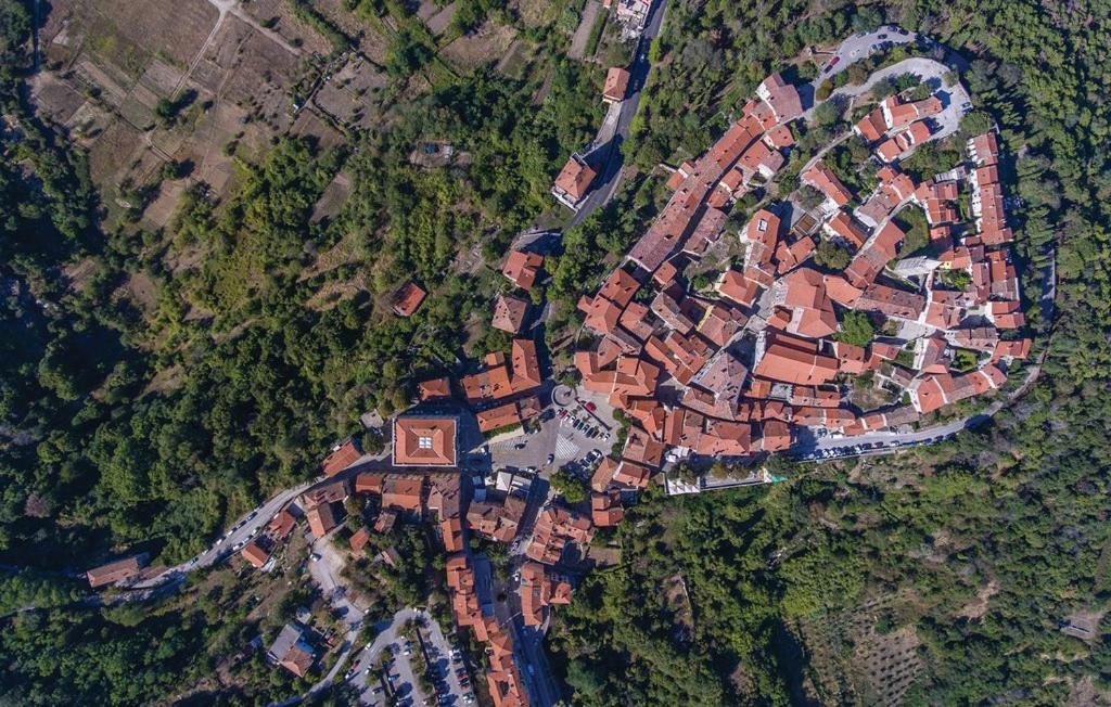 Nedeščina Vila Kristinaヴィラ エクステリア 写真